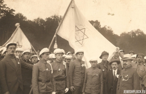 Zionist youth organization (Zelik Wajcman in the front on the right)
